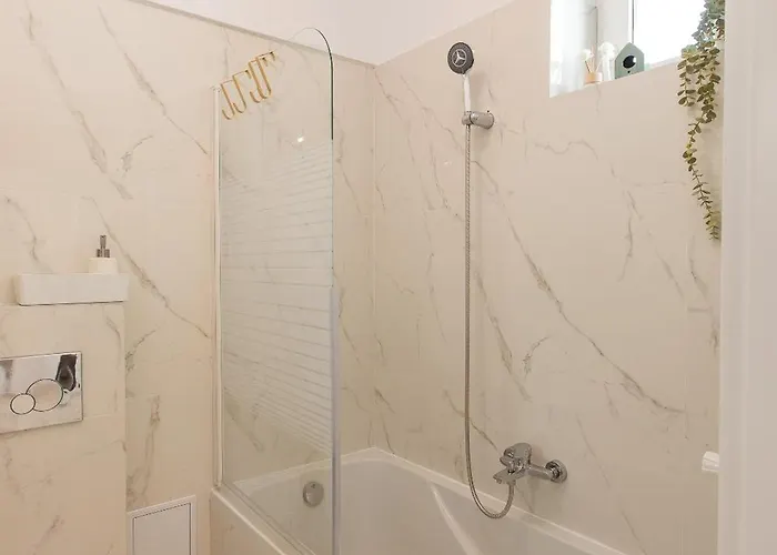 Venus I Elegant With View On Calea Victoriei *